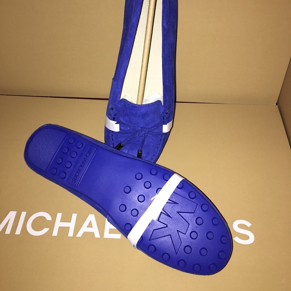 NWT - MICHAEL KORS BLUE SUEDE MOCS - SIZE 8M - Picture 3 of 8